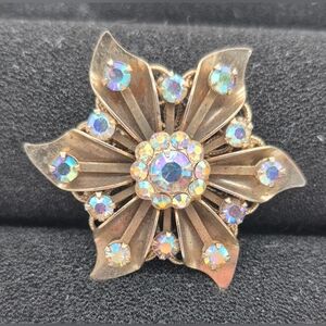 Elegant Gold Aurora Borealis Brooch with Iridescent Accents